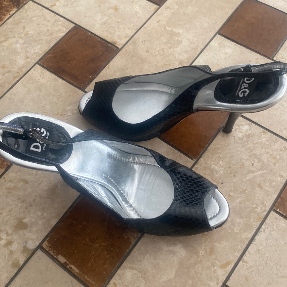 Dolce & Gabbana Black Patent Leather Slingback Pumps Sz 39.5